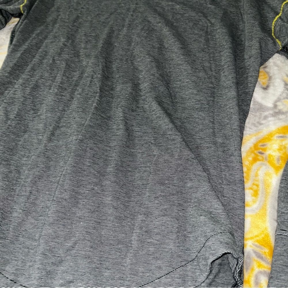 Lululemon long sleeve shirt size 8 - Picture 2 of 7